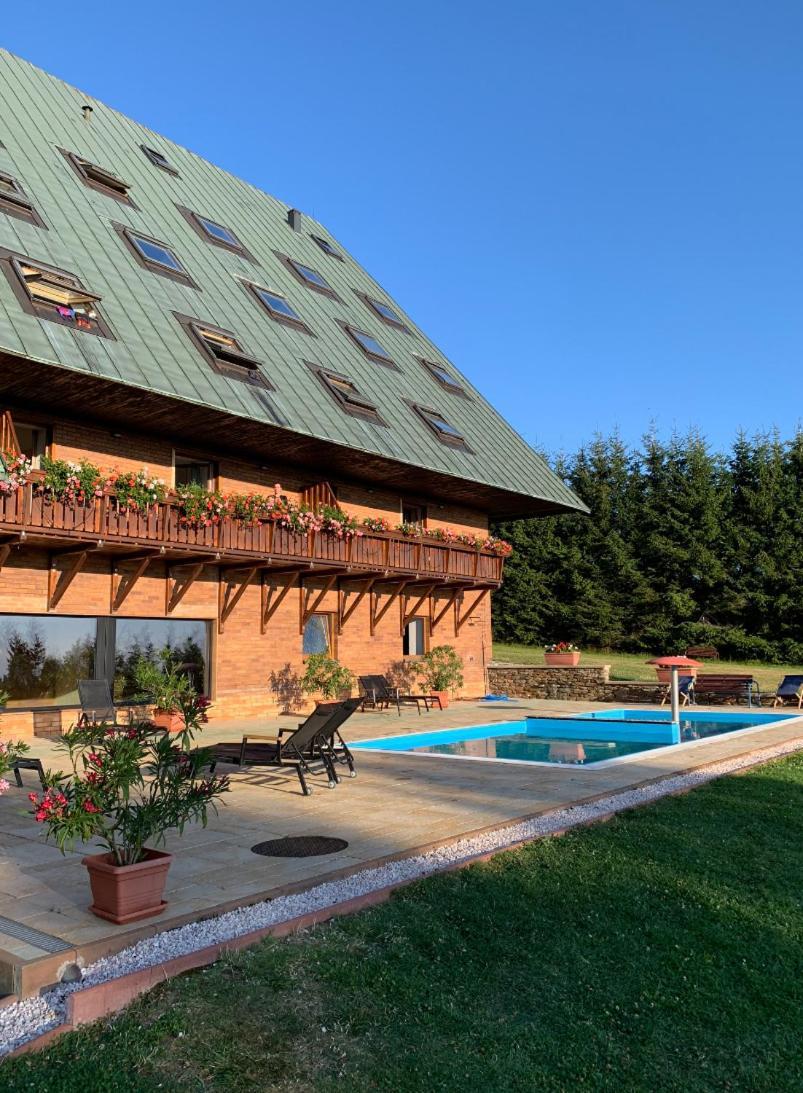 Apartman Zaly Benecko Exteriér fotografie
